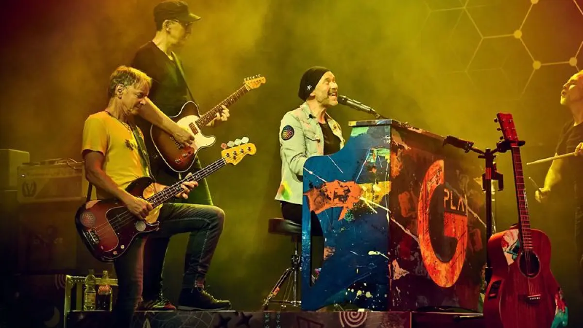 Die Band "Goldplay" lässt auf der Bühne echtes Colcplay-Gefühl aufkommen.