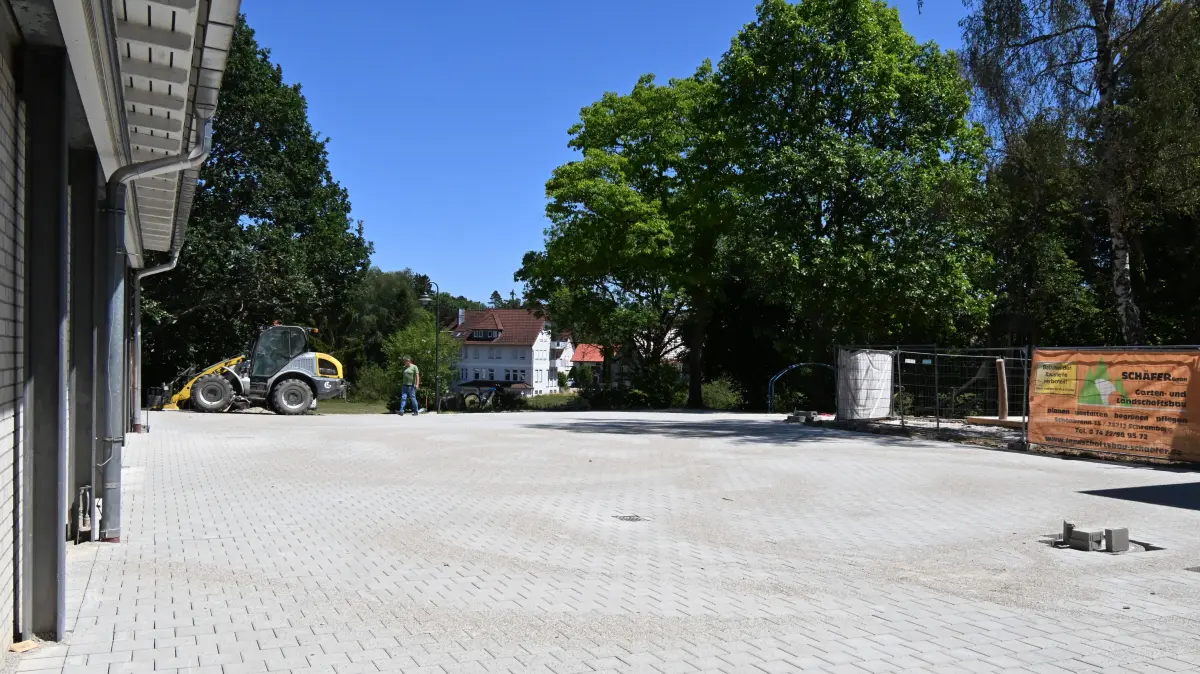 Für die Wiederherstellung es ehemaligen Schulhofes als Veranstaltungsfläche für Vereine muss die Gemeinde 70000 Euro außerplanmäßig bereitstellen.