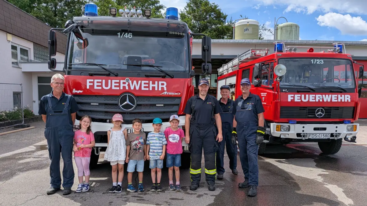 Gemeinsam haben die Vorschulkinder die Feuerwehr in Eutingen besucht.
