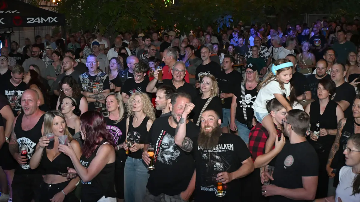 Abends zieht das Fest die größten Besuchermassen an.