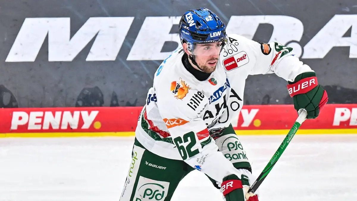 Penny DEL ERC Ingolstadt - Augsburger Panther, 13.03.2026 INGOLSTADT, GERMANY - 13. MARCH: am Puck Thomas SCHEMITSCH Augsburger Panther 62 / Einzelfoto / Freisteller während dem Match zwischen dem ERC Ingolstadt und den Augsburger Panthern am 51. Spieltag der Penny DEL in der Saturn Arena *** Penny DEL ERC Ingolstadt Augsburger Panther, 13 03 2026 INGOLSTADT, GERMANY 13 MARCH at the puck Thomas SCHEMITSCH Augsburger Panther 62 Single photo cropped during the match between ERC Ingolstadt and the Augsburger Panther on match day 51 of the Penny DEL at the Saturn Arena Copyright: xBEAUTIFULxSPORTS/Goldbergx