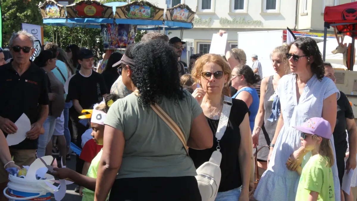 Bereits bei der Eröffnung der Kreativmeile am Samstagnachmittag waren viele Besucher unterwegs.