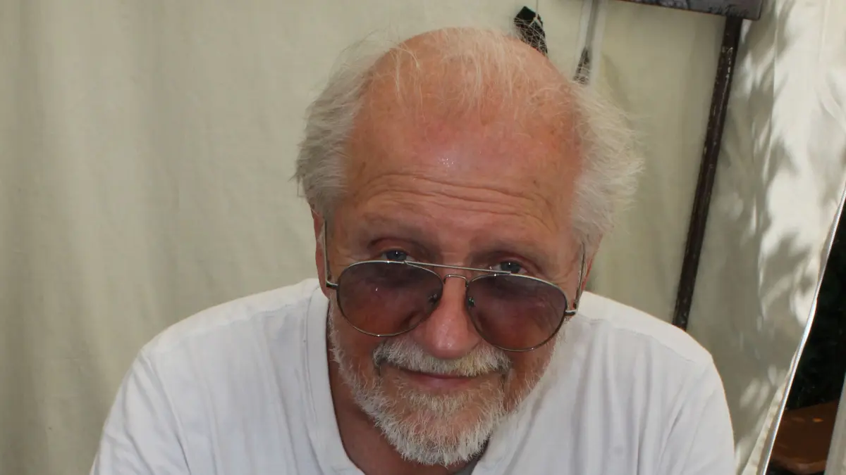 Zum ersten Mal beim Kreativmarkt in Ergenzingen: Karl-Heinz Fleck aus Bondorf, der auch Wikinger-Messer anbot.