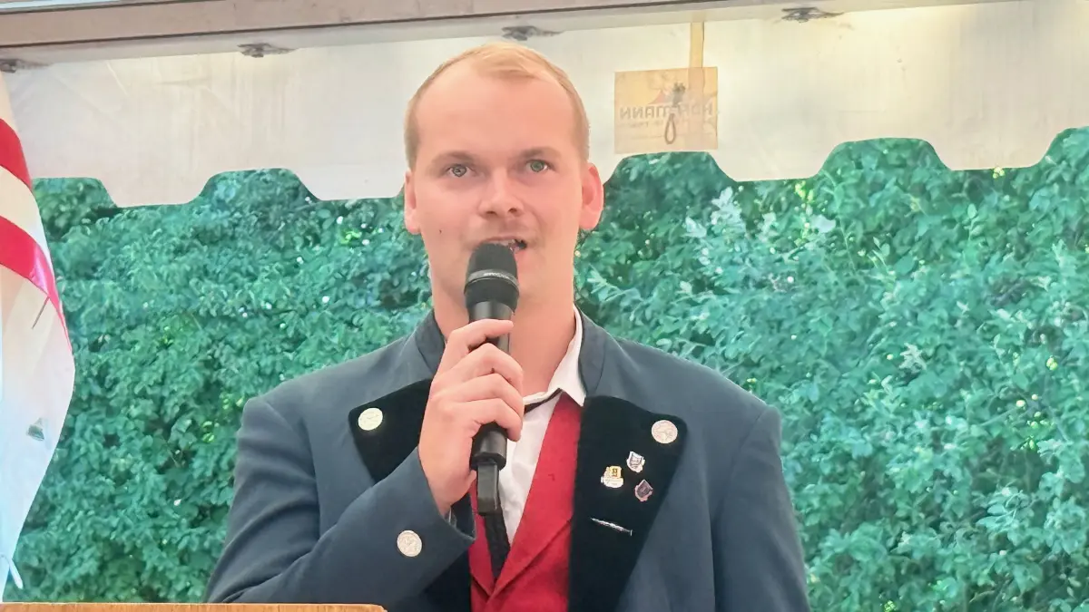 Vorsitzender Florian Müllhäuser hieß die Gäste aus nah und fern herzlich willkommen.