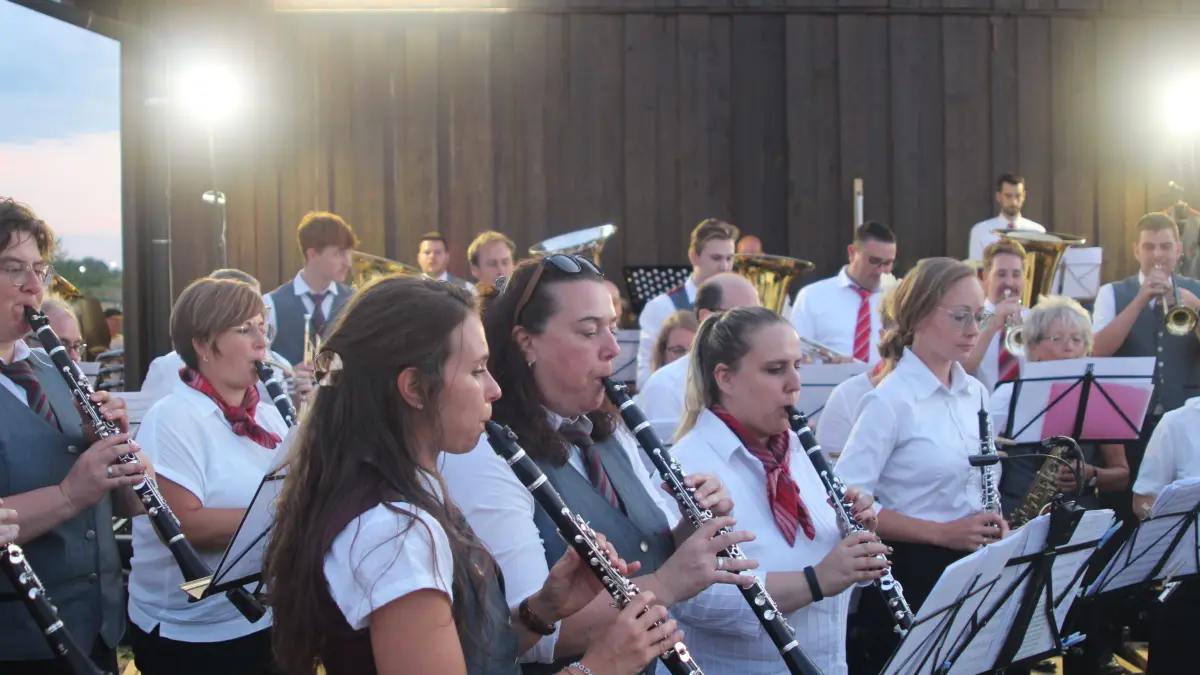 Beim Serenadenkonzert tragen die Musikvereine aus Fahrnau und Wiechs auch gemeinsam auf.
