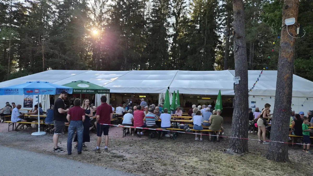 Das Waldfest der Harmonie Tennenbronn zog zahlreiche Besucher an.
