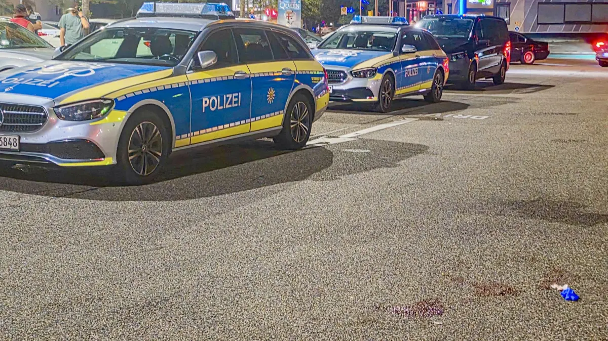 Auf dem Boden sind deutlich die Blutspuren zu erkennen.