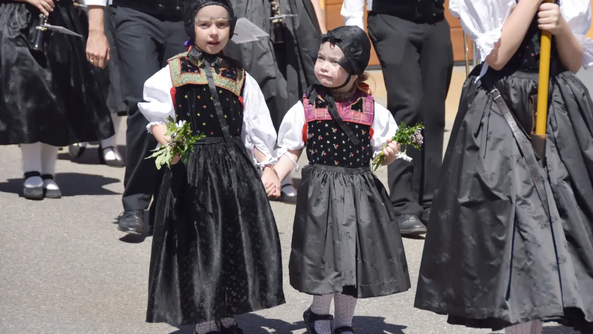 Großer Festumzug beim Jubiläum 100 Jahre MV Flözlingen.