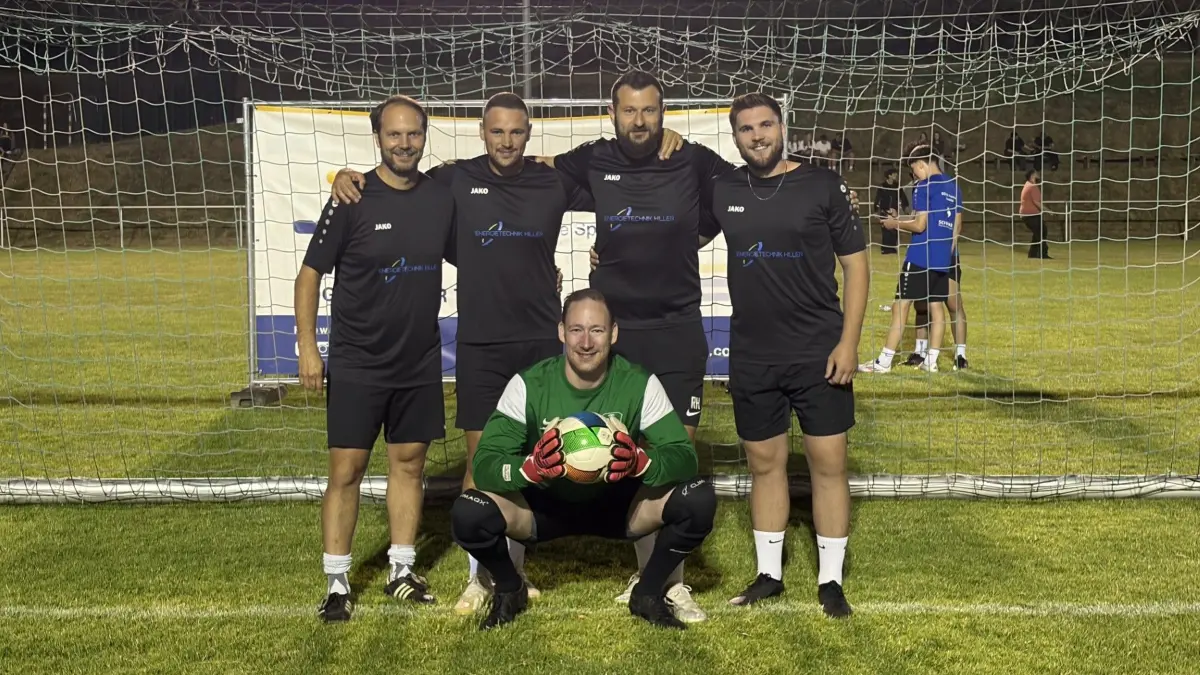 Das Team von Hiller stand am Ende des Elfmeter-Turniers als Sieger da.