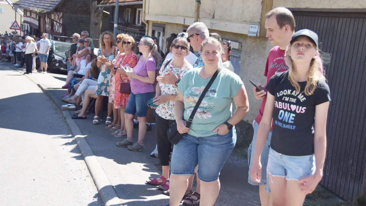 Großer Festumzug beim Jubiläum 100 Jahre MV Flözlingen.