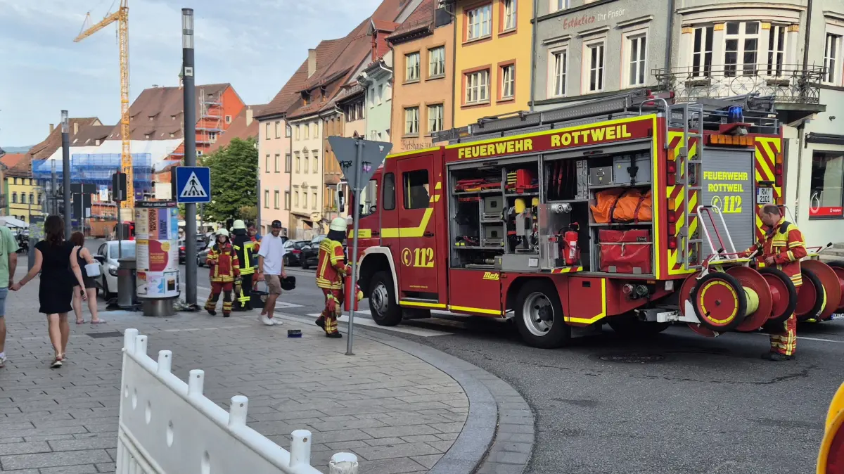 Die Feuerwehr rückte am Montagabend am Hauptstraßenkreuz an.