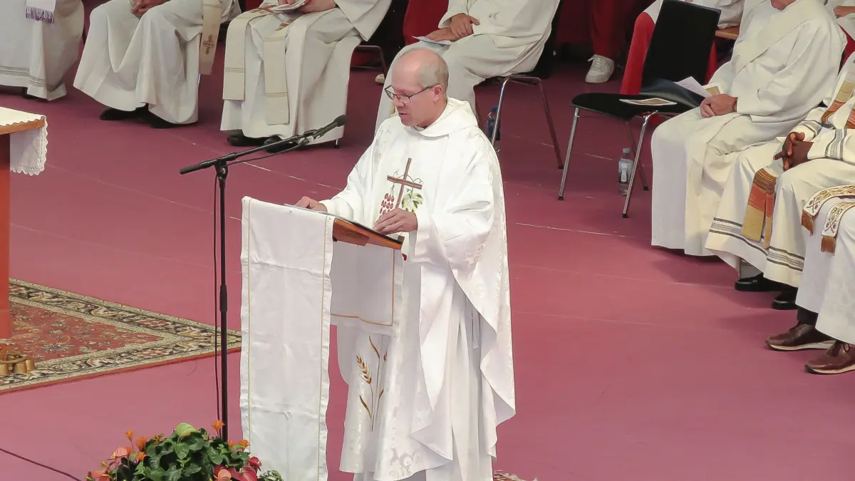 Seine Predigt beim ersten gemeinsamen Gottesdienst stellte Pfarrer Fabian Schneider als Vergleich zum Evangelium des Sämanns dar.