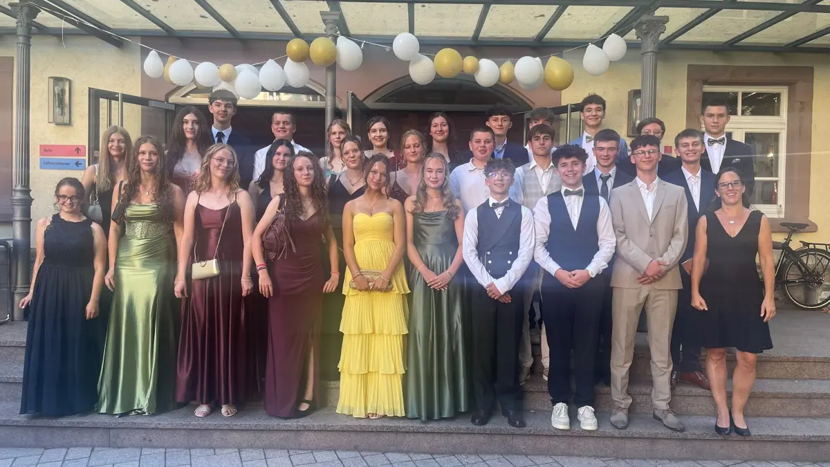 Das sind die 28 Abschlussschüler der St. Ursula-Schulen in Villingen.