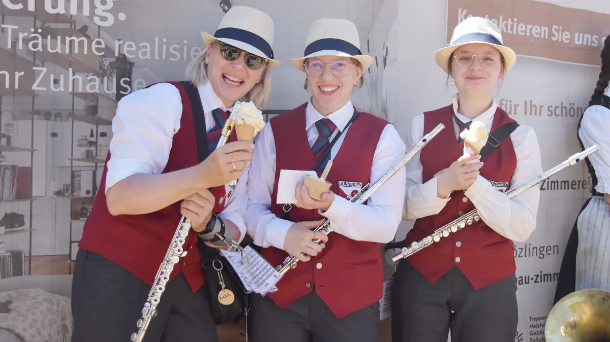 Großer Festumzug beim Jubiläum 100 Jahre MV Flözlingen.