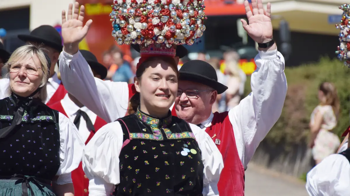 Großer Festumzug beim Jubiläum 100 Jahre MV Flözlingen.