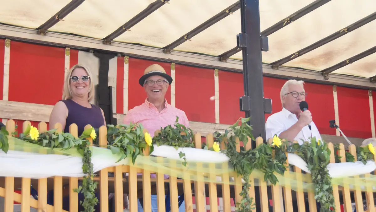 Großer Festumzug beim Jubiläum 100 Jahre MV Flözlingen.