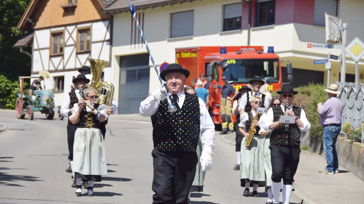 Großer Festumzug beim Jubiläum 100 Jahre MV Flözlingen.