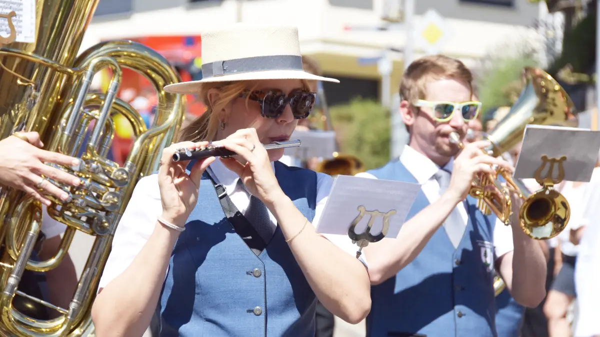 Großer Festumzug beim Jubiläum 100 Jahre MV Flözlingen.
