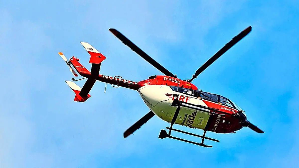 Ein Mann musste mit einem Rettungshubschrauber in eine Klinik geflogen werden (Symbolfoto).