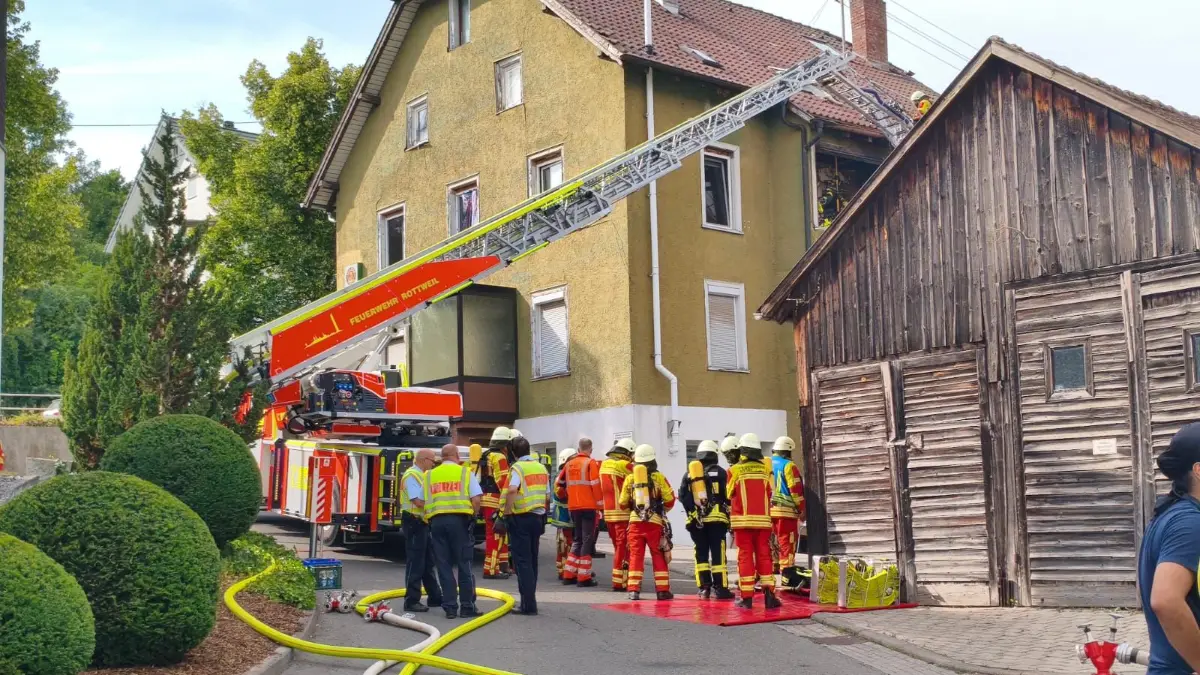 Die Feuerwehr Rottweil ist vor Ort.