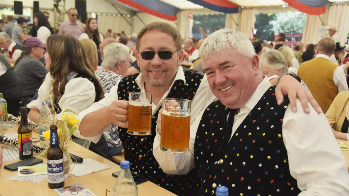 Großer Festumzug beim Jubiläum 100 Jahre MV Flözlingen.