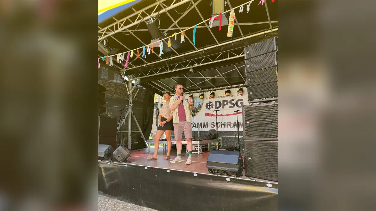 Johanna King und Simon King bei der Begrüßung