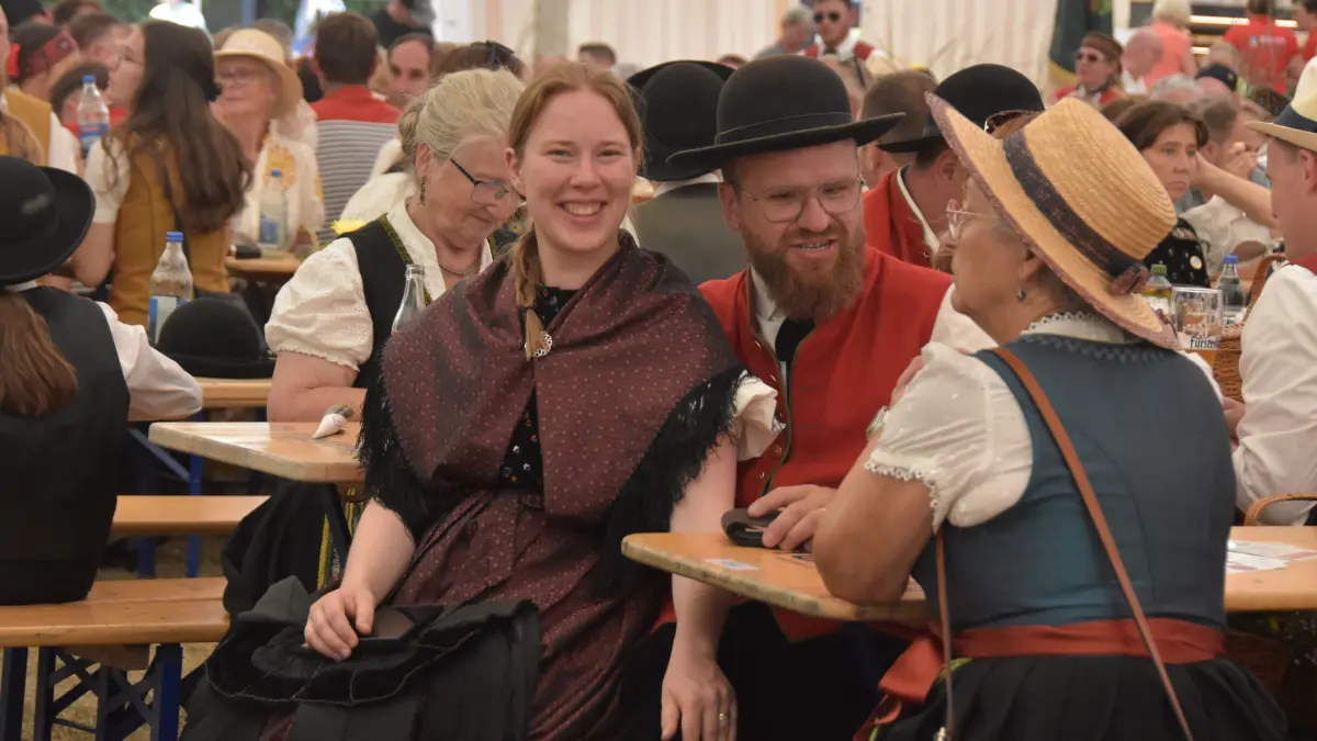 Großer Festumzug beim Jubiläum 100 Jahre MV Flözlingen.