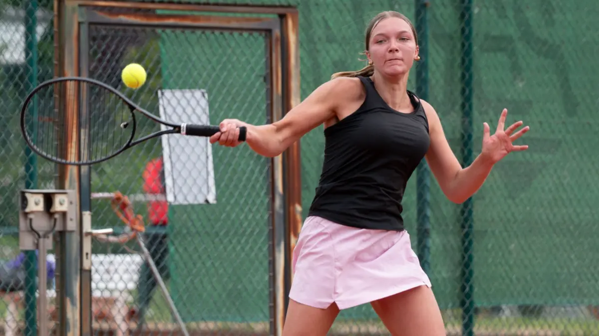 Rieke Wendt überzeugt gegen den Freiburger TC II im Doppel und Einzel.