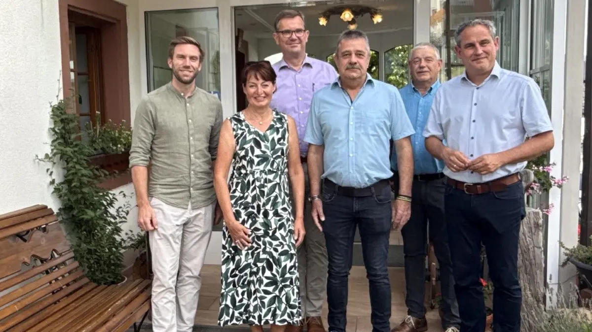 Bei der Verabschiedung von Bernd Lange (von links): Technischer Beigeordneter Thomas Schmitz, Stadträtin Hildegard Pfeifer-Zäh, Stadtrat Michael Böhler, Bernd Lange, Personalratsvorsitzender Andreas Gaenzle sowie Bürgermeister Dirk Harscher