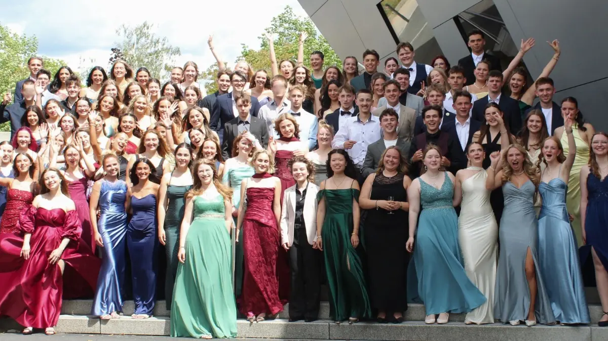 Die Abiturientinnen und Abiturienten der Walther-Groz-Schule.