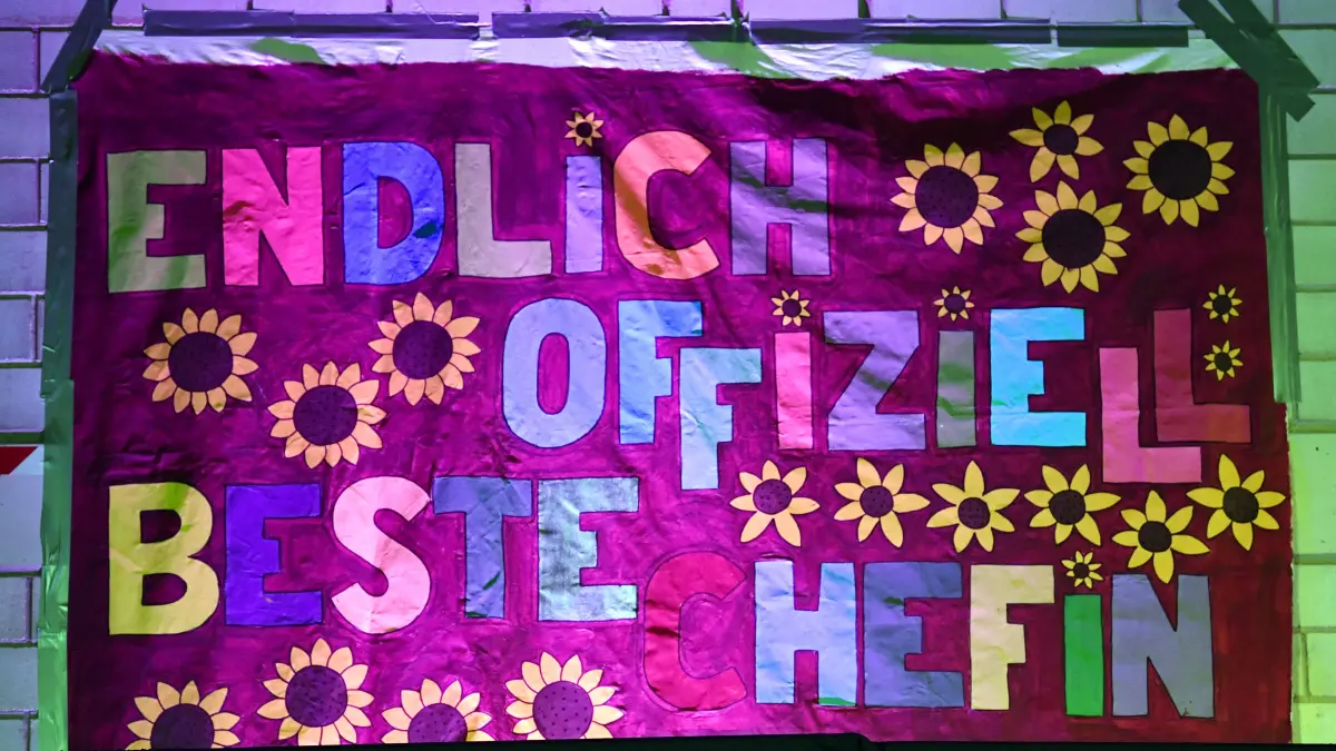 Das Plakat zeigt einen großen Vertrauensvorschuss.