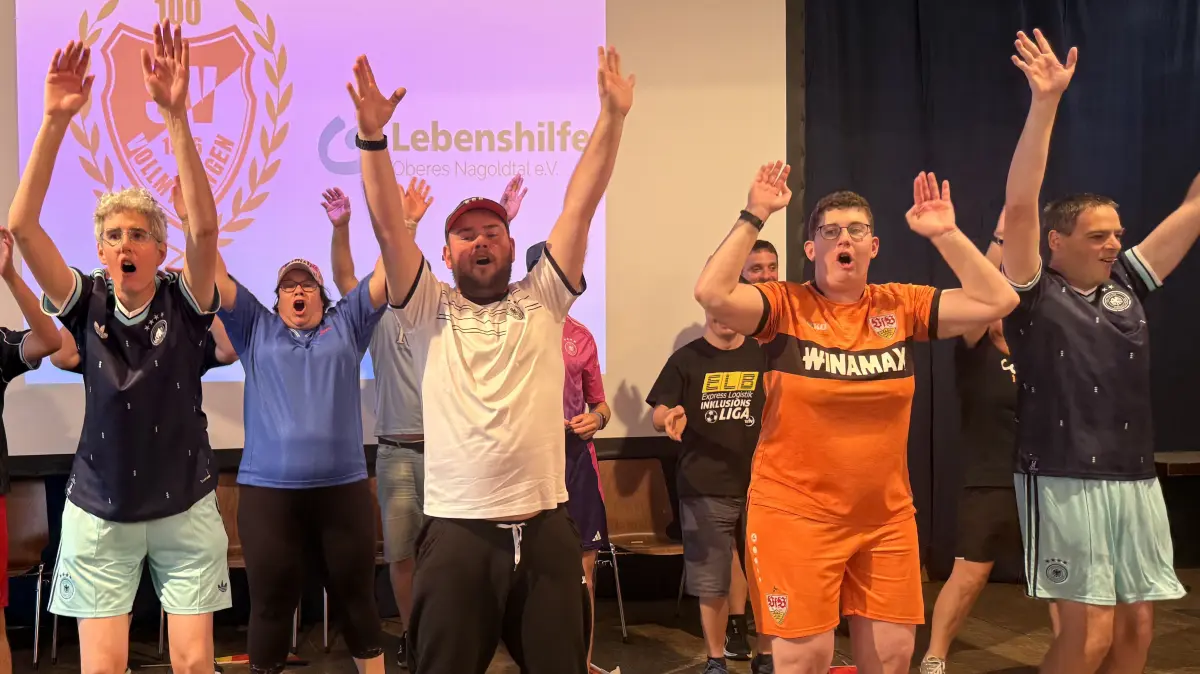 Mit einer Tanzvorführung lockerte die Fußballmannschaft der Lebenshilfe das Programm auf.