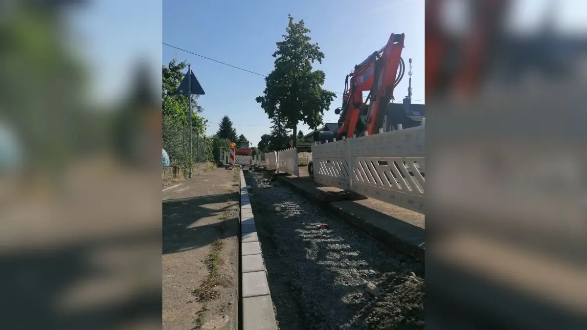 Nachdem die Tiefbauarbeiten zwischen dem Tiefbrunnen Ottenheim und dem Bereich „Oberer Graben“ im Mai begonnen haben, schreitet die Neuverlegung der Wasserleitung planmäßig bis zur Rockelstraße voran.