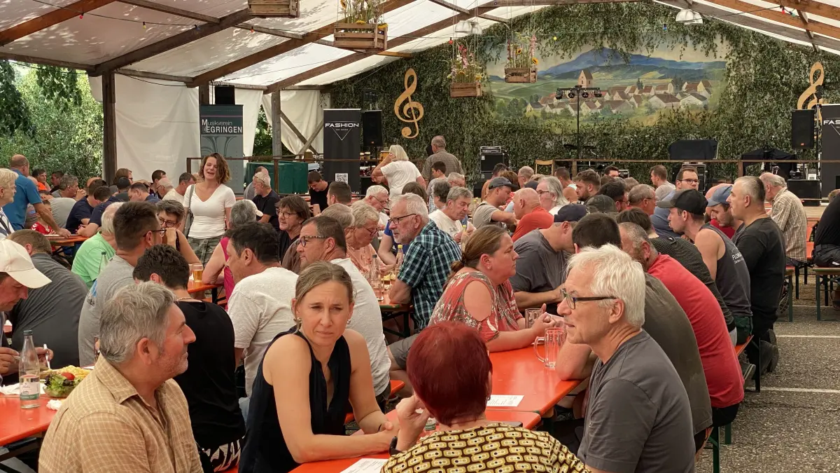 Volle Tische gabs im Festzelt des Musikvereins Egringen auch zum Handwerker- und Bürohockessen.