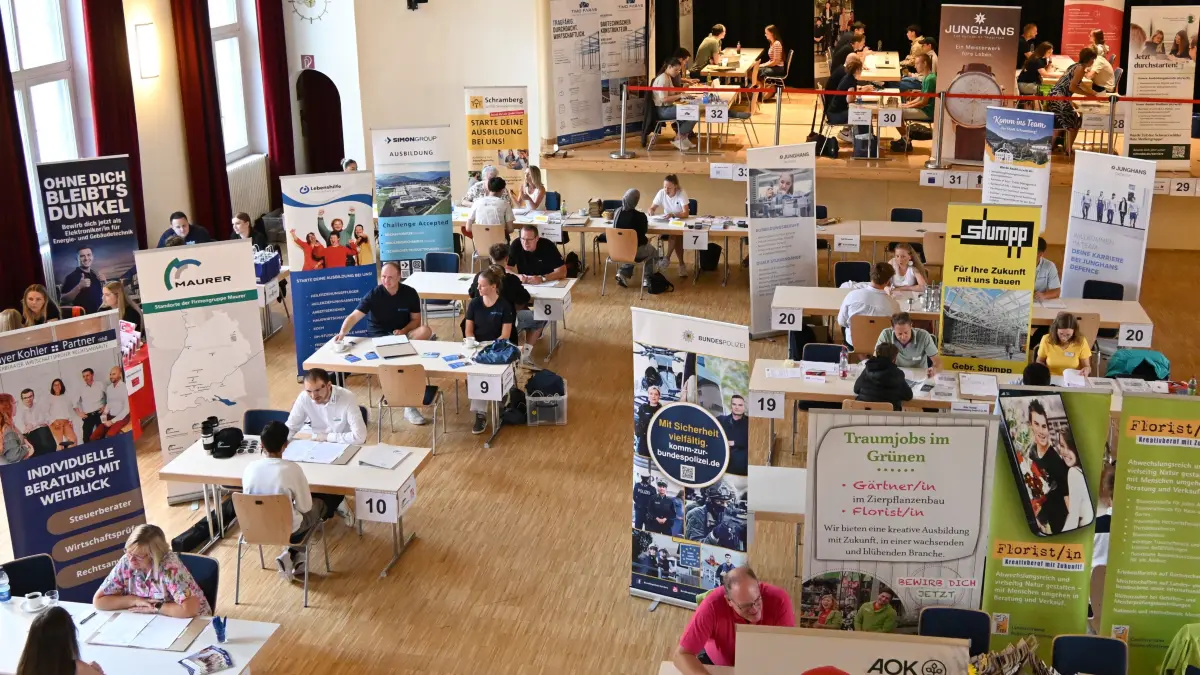 Zehn Minuten haben Firmenvertreter und Schüler Zeit, um sich näher kennenzulernen.