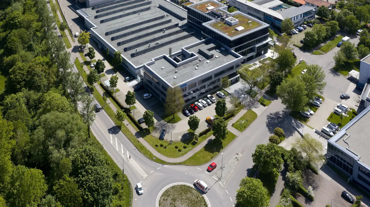 (ohne Überschrift): Vorsicht: Dieses Foto ist möglicherweise nur für den einstigen Verlag Schwäbisches Tagblatt verwendbar. Erbe Medizintechnik
Hauptgebäude unter dem Holz
28.05.21 Bild: Ulrich Metz