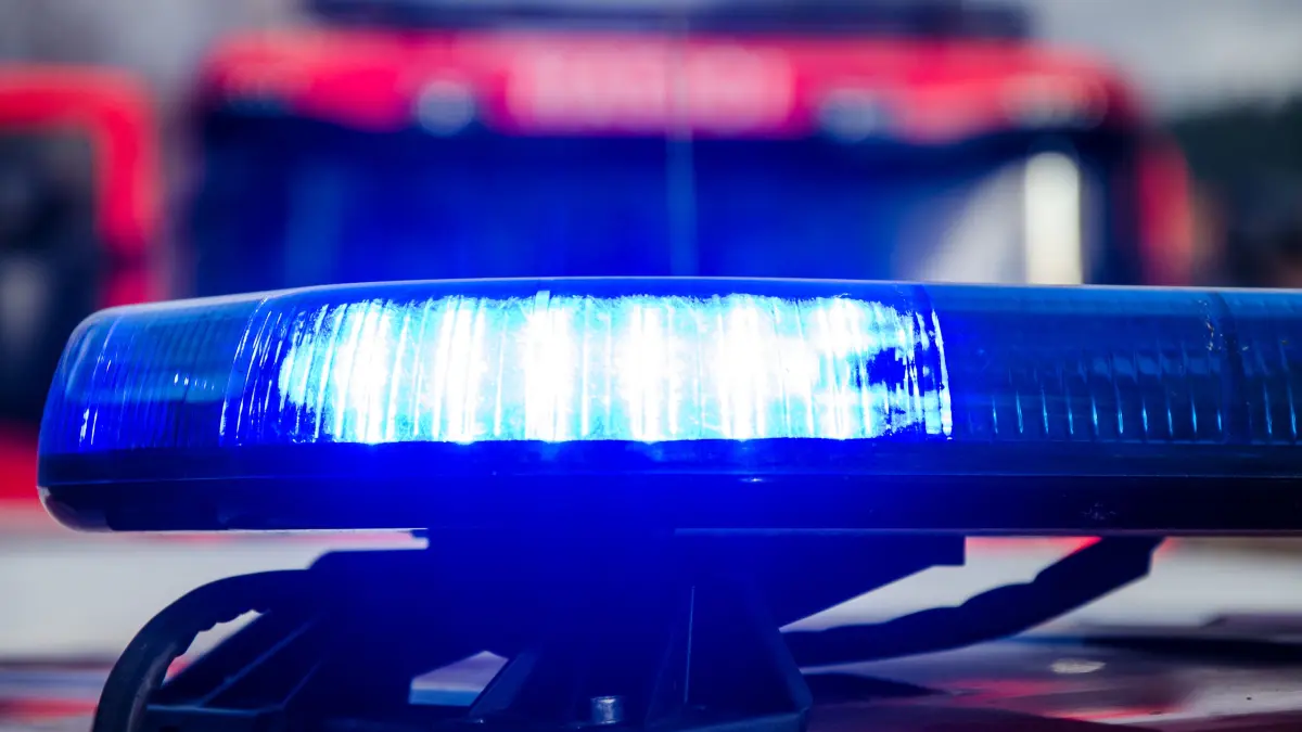 Blaulicht Polizei Feuerwehr Symbolfoto Schwabo LZ OV