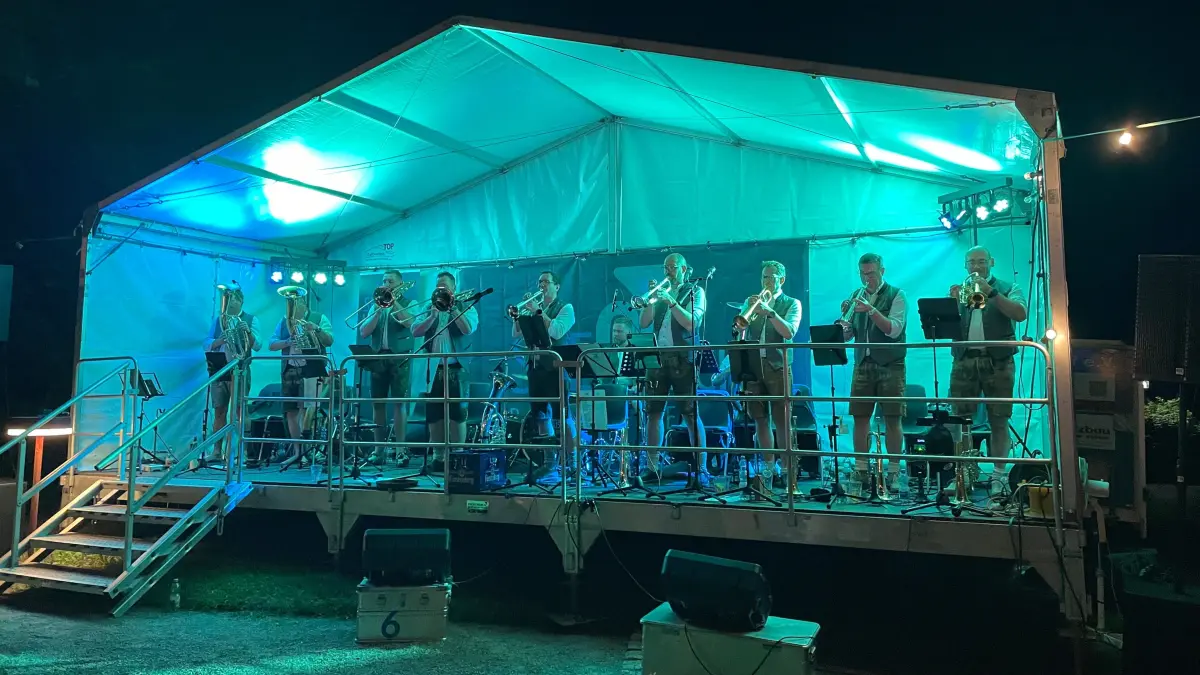 Blaskapelle SEErausch (bei Nacht)