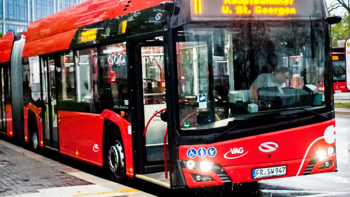In Freiburg wurde ein Kontrolleur von einem Fahrgast angegriffen. (Symbolfoto)