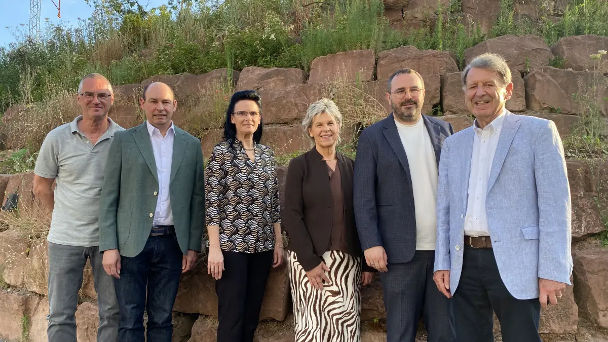 Aufsichtsratsmitglied Werner Wurster (von links), Aufsichtsratsmitglied Sascha Jost, die stellvertretende Aufsichtsratsvorsitzende Sabine Bäuerle, Vorständin Heidrun Weinmann, Vorstandsvorsitzender Marco Saile und Aufsichtsratsmitglied Gert Kleindienst blicken zufrieden auf das VGC-Geschäftsjahr 2025.