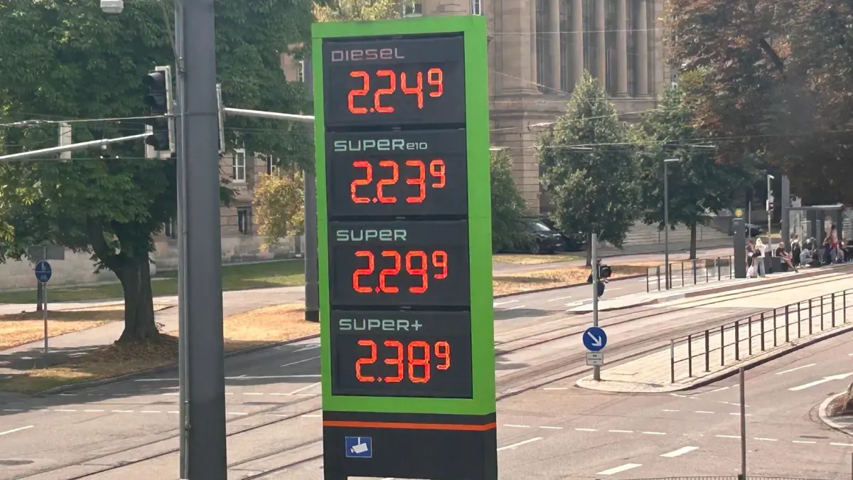Die Spritpreise steigen. An einer Ulmer Tankstelle kostet der Diesel um 13.30 Uhr 2,249 Euro.