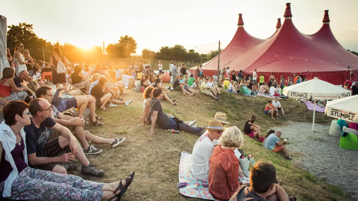 Das Zeltmusikfestival lockt wieder zahlreiche Besucher nach Freiburg.