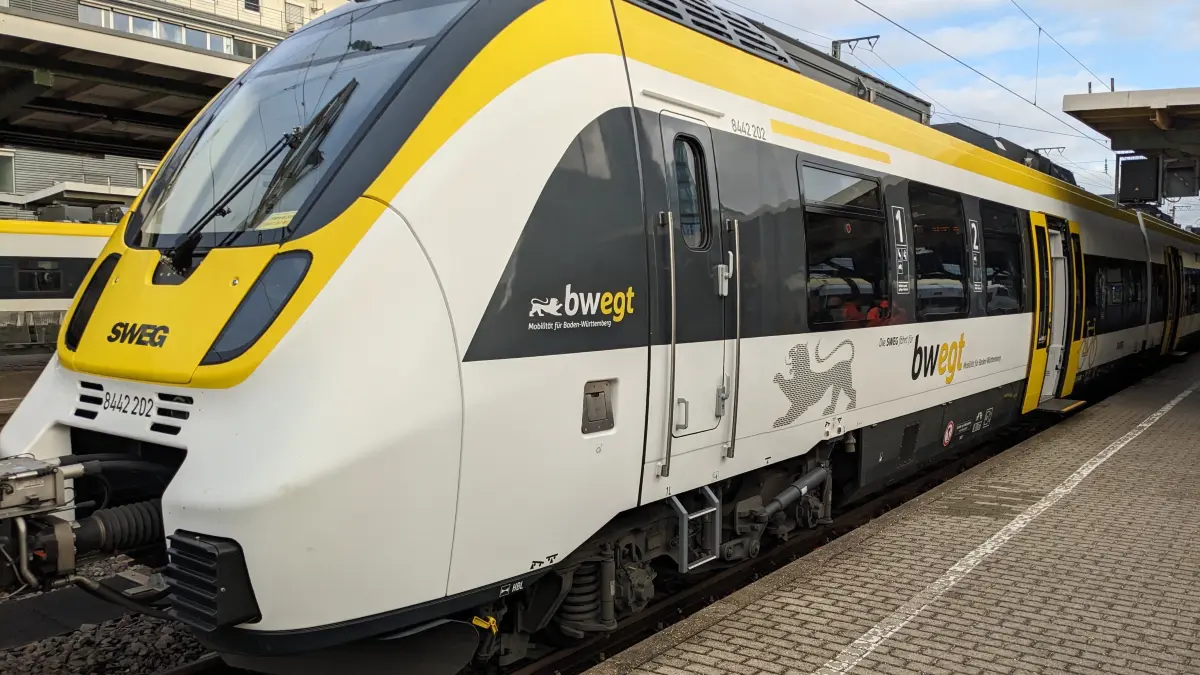 Ein Triebwagen der Breisgau-S-Bahn ist nahe des Hauptbahnhofs aus den Gleisen gesprungen. (Symbolfoto)