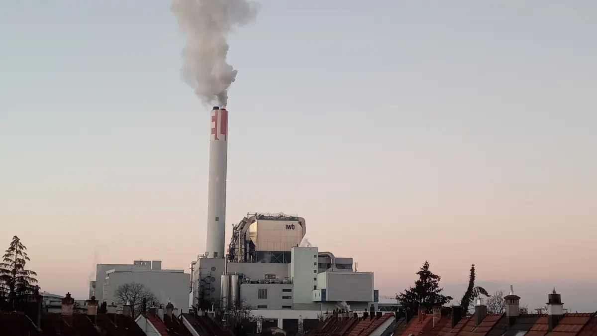 Die Industriellen Werbe Basel IWB - hier die von ihnen betriebene Kehrichtverbrennungsanlage - sind Opfer von Datendiebstahl geworden.