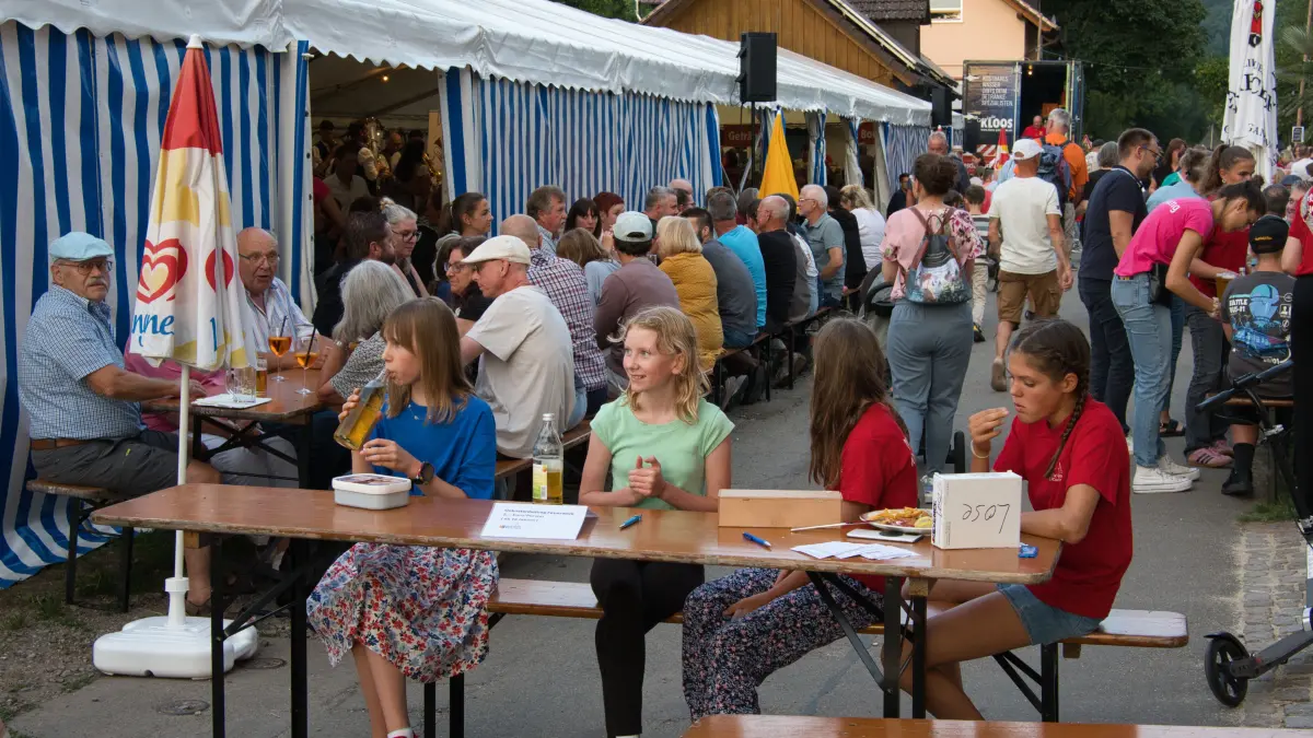 Die Jugend des Musikvereins heißt die Besucher willkommen. Am Sonntagnachmittag zeigt sie ihr musikalisches Können.