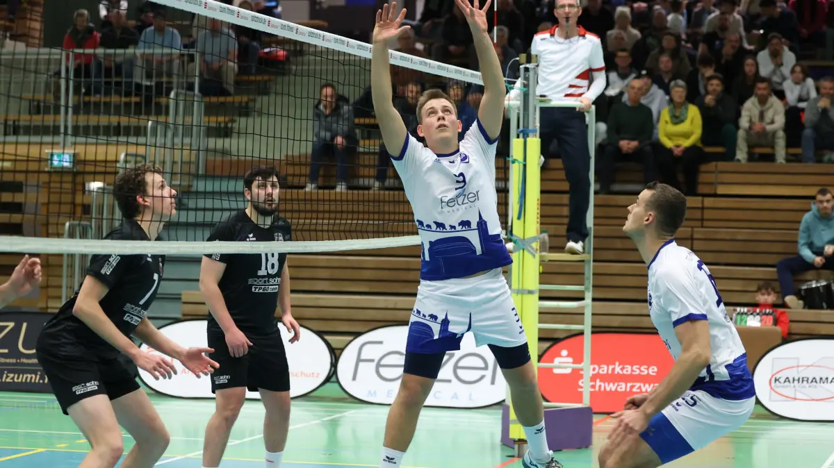 Dominic Hones (Nummer 3) will seine Mitspieler auch in der 3. Liga perfekt einsetzen.