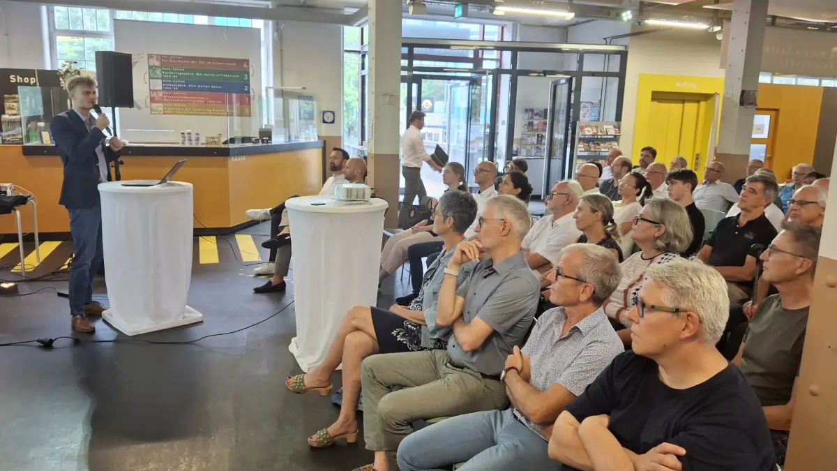 Ein Vortrag der Initiative „Make it in Schramberg“ zeigte, vor welchen Herausforderungen das Land und die Wirtschaft stehen.