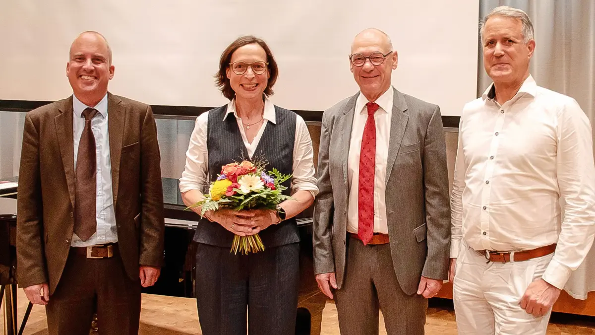 Die neu gewählte künftige Rektorin mit Kanzler Dr. Christian Strasser-Gackenheimer, Hochschulratsvorsitzendem Lothar Wölfle und dem stv. Rektor Prof. Dr. Philipp Ahner.