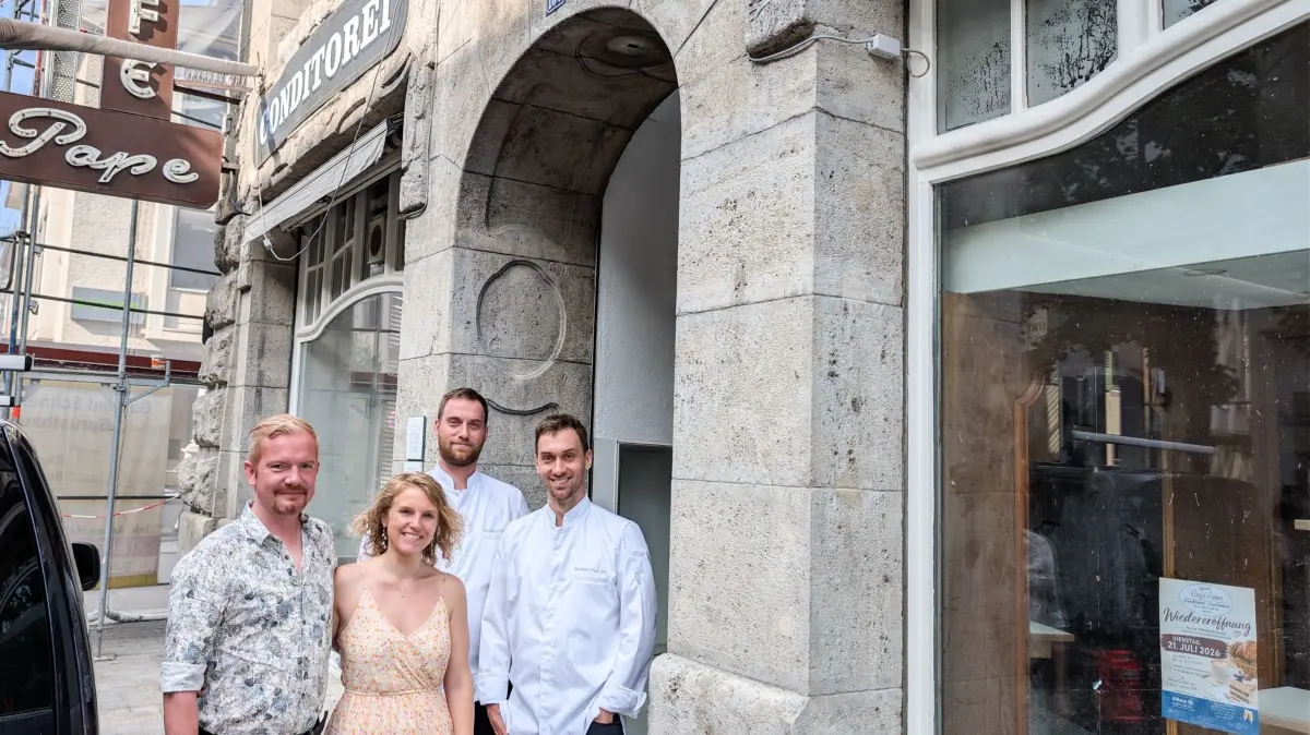 Freuen sich auf die Wiedereröffnung (von links): Tim Heuser, Vivienne Bächle und von der Bäckerei Paul die Brüder Christoph Paul und Bernhard Fabian Paul.