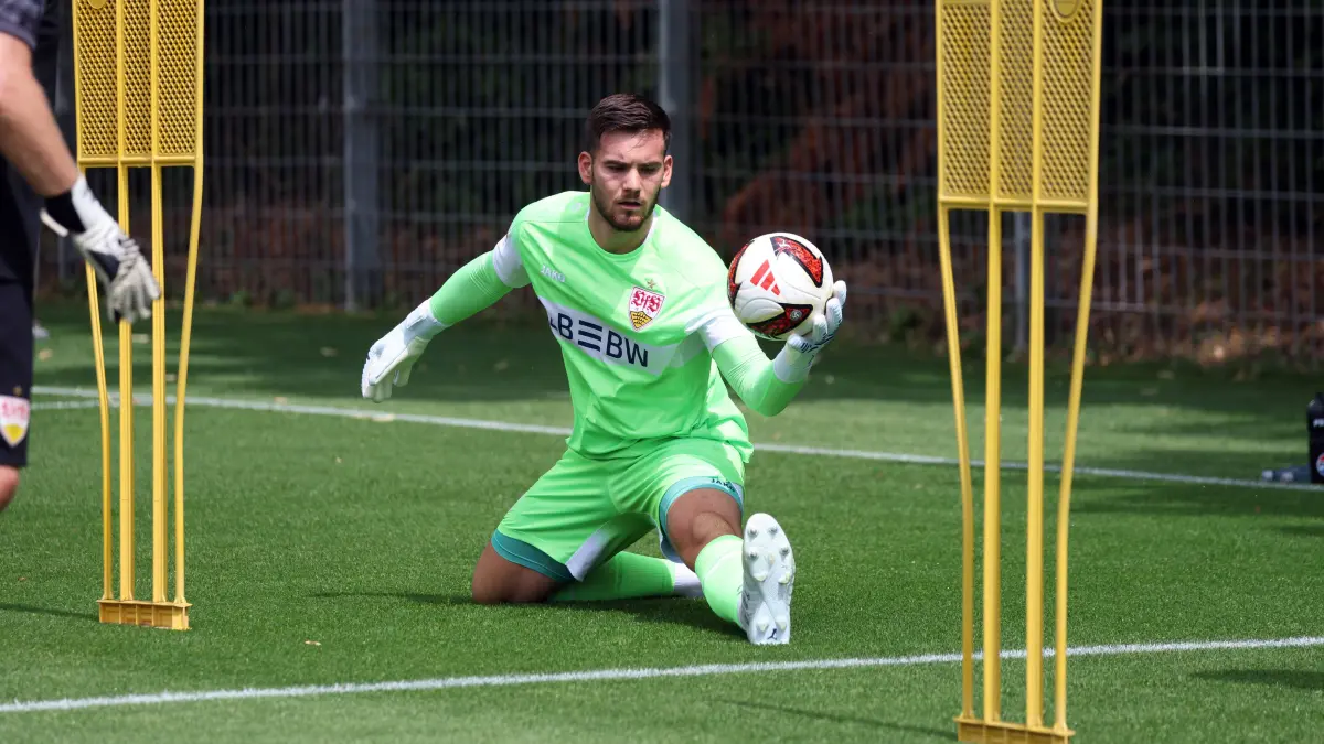 16.07.26 VfB Stuttgart Training: 16.07.26 VfB Stuttgart Training Deutschland, Stuttgart, 16.07.2026, Fussball, Bundesliga, Saison 2026/2027, VfB Stuttgart Training: Dennis Seimen. *** July 16, 2026 VfB Stuttgart Training Germany, Stuttgart, July 16, 2026, Soccer, Bundesliga, 20262027 Season, VfB Stuttgart Training Dennis Seimen